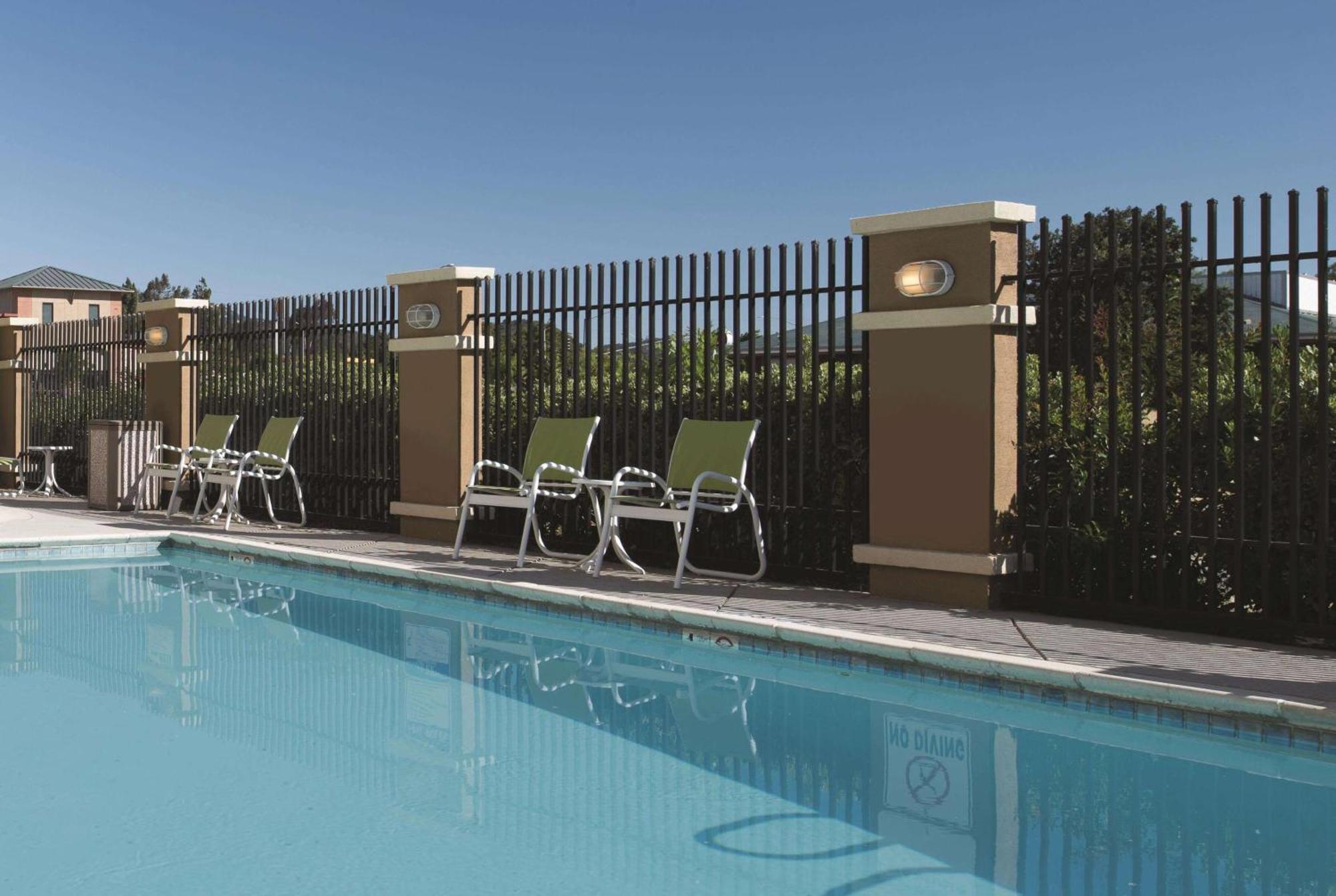 La Quinta By Wyndham Fairfield - Napa Valley Exterior photo
